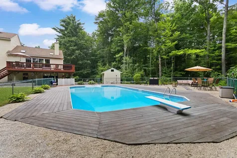 21 Kristin Drive Derry NH 03038