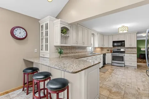21 Kristin Drive Derry NH 03038