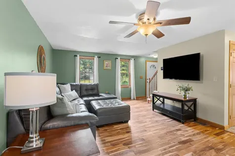 21 Kristin Drive Derry NH 03038