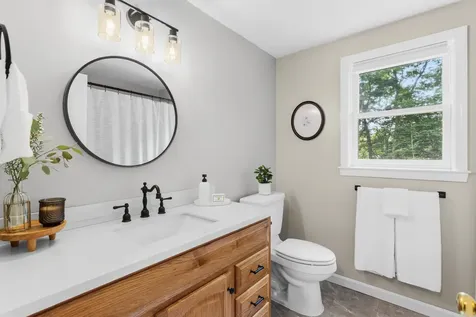 21 Kristin Drive Derry NH 03038