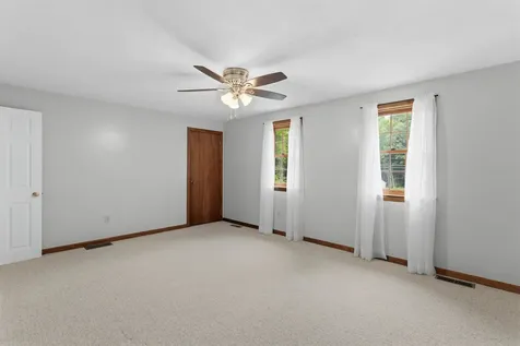 21 Kristin Drive Derry NH 03038