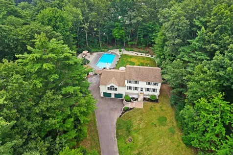 21 Kristin Drive Derry NH 03038