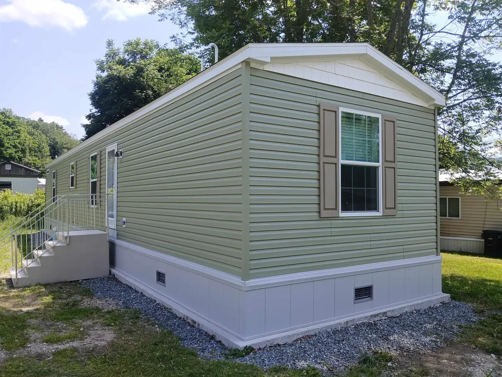 10 Daniels Drive Enfield NH 03748