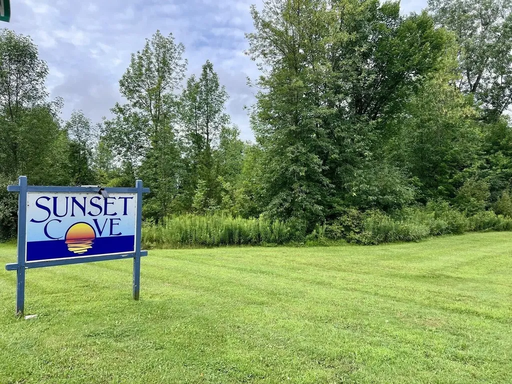 28 Whites Lane Grand Isle VT 05458