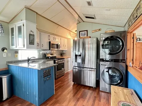 28 Whites Lane Grand Isle VT 05458