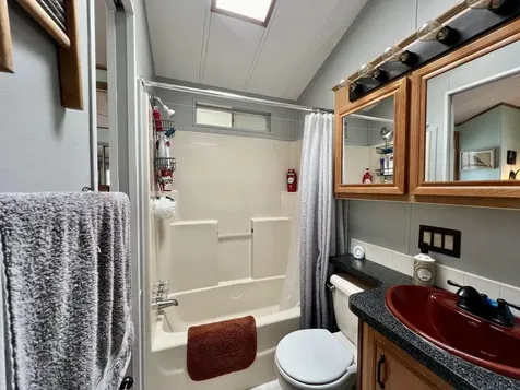 28 Whites Lane Grand Isle VT 05458