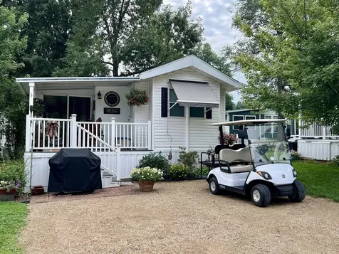 28 Whites Lane Grand Isle VT 05458