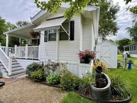 28 Whites Lane Grand Isle VT 05458