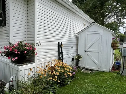 28 Whites Lane Grand Isle VT 05458