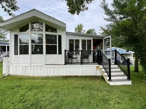 28 Whites Lane Grand Isle VT 05458