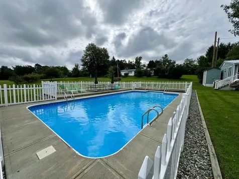 28 Whites Lane Grand Isle VT 05458