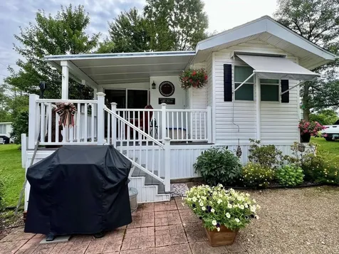 28 Whites Lane Grand Isle VT 05458