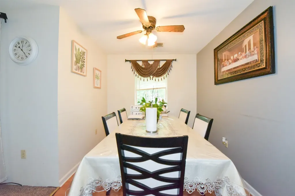 5 Louisburg Square Nashua NH 03060