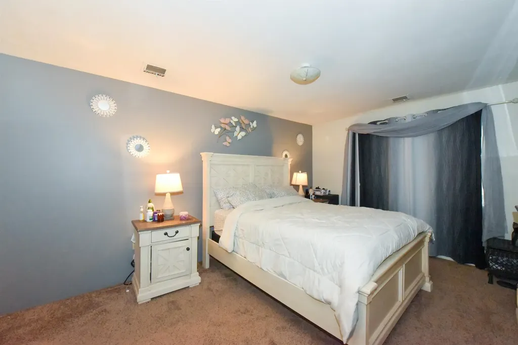 5 Louisburg Square Nashua NH 03060