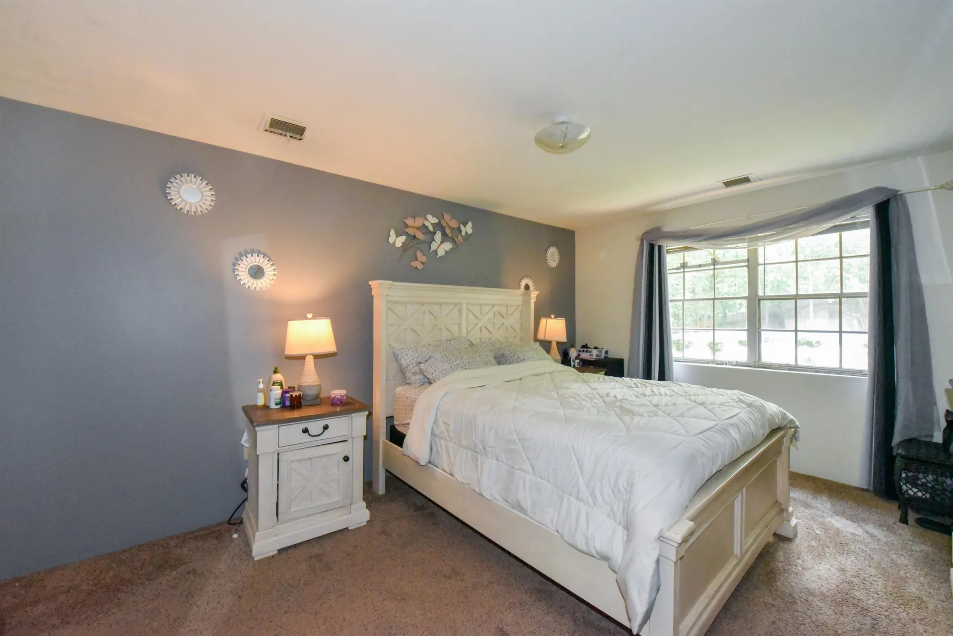 5 Louisburg Square Nashua NH 03060