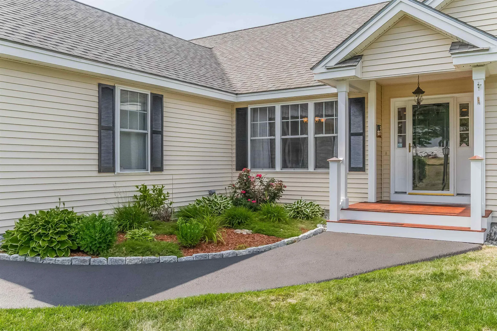 8 Sky Meadow Way Manchester NH 03104