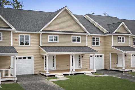 82 Centerwood Way Manchester NH 03102