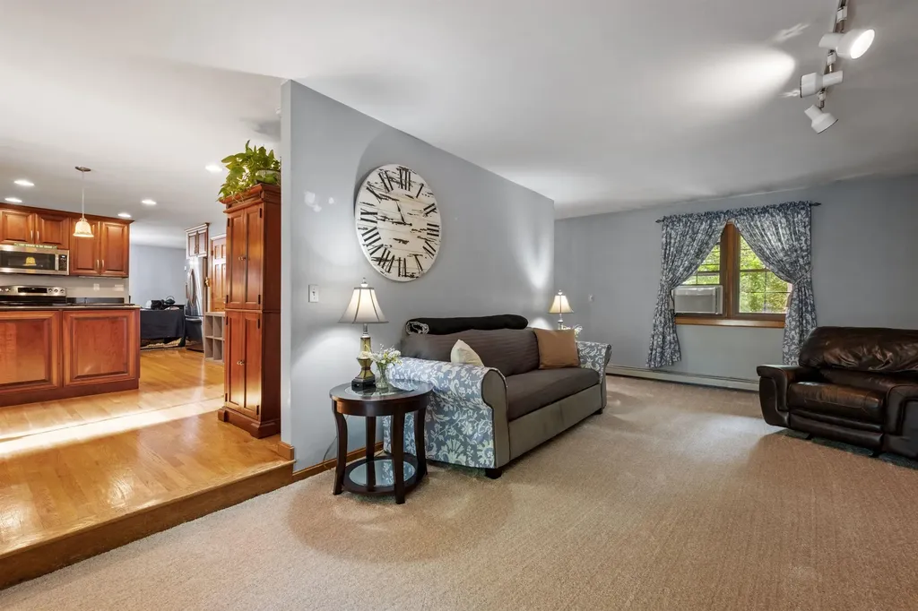 12 Deer Run Road North Hampton NH 03862