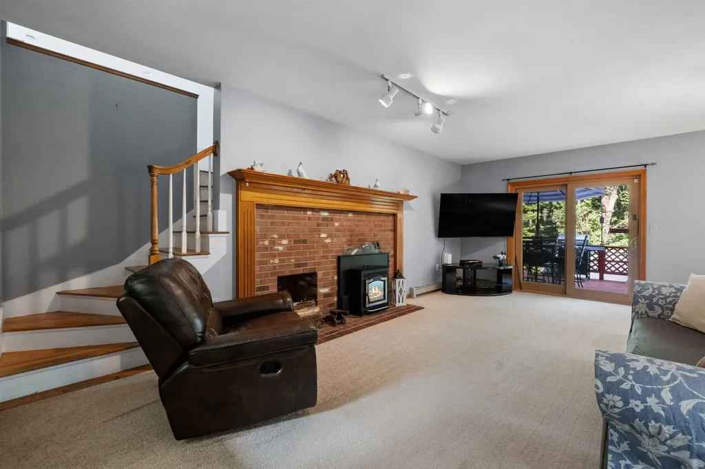 12 Deer Run Road North Hampton NH 03862