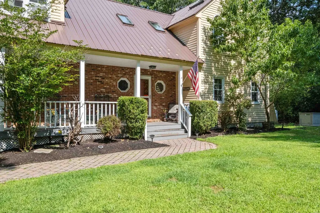 12 Deer Run Road North Hampton NH 03862