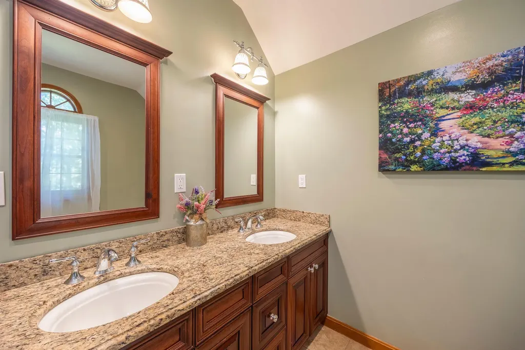 12 Deer Run Road North Hampton NH 03862