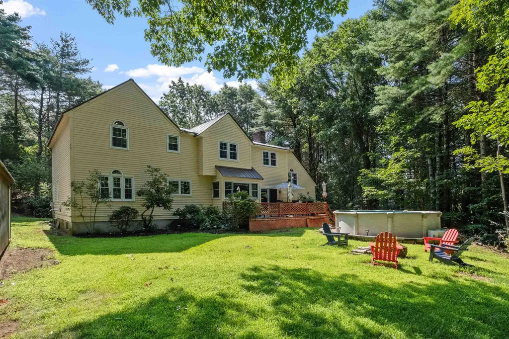 12 Deer Run Road North Hampton NH 03862