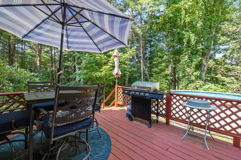 12 Deer Run Road North Hampton NH 03862