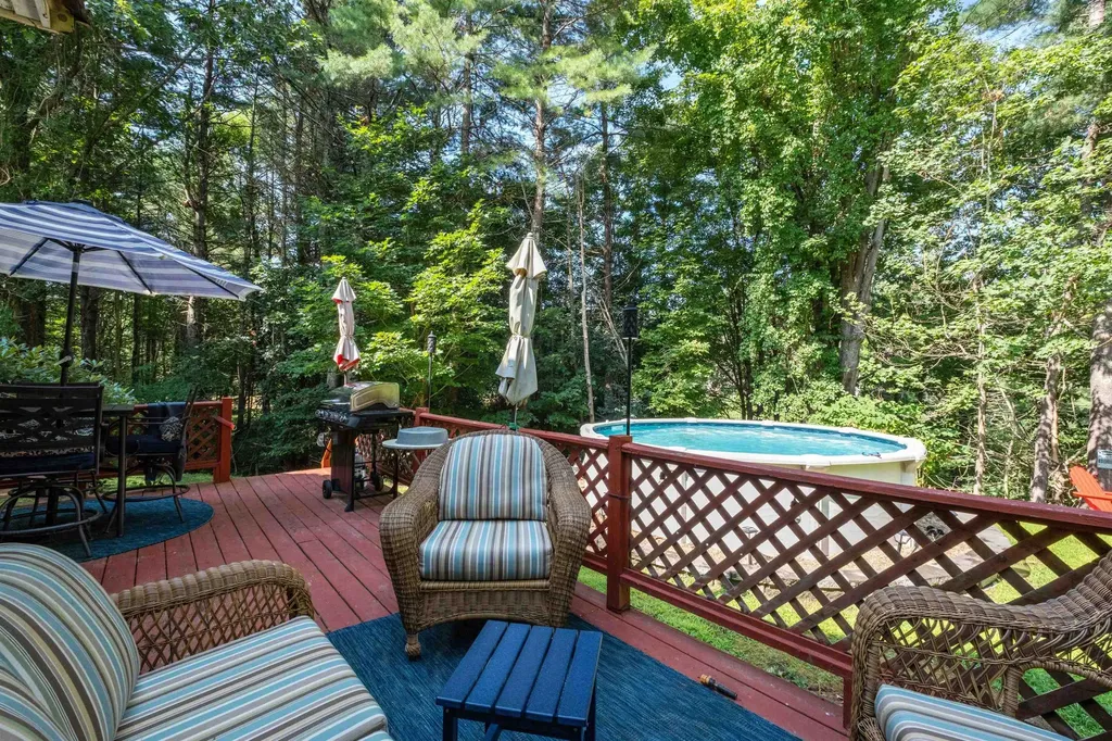 12 Deer Run Road North Hampton NH 03862