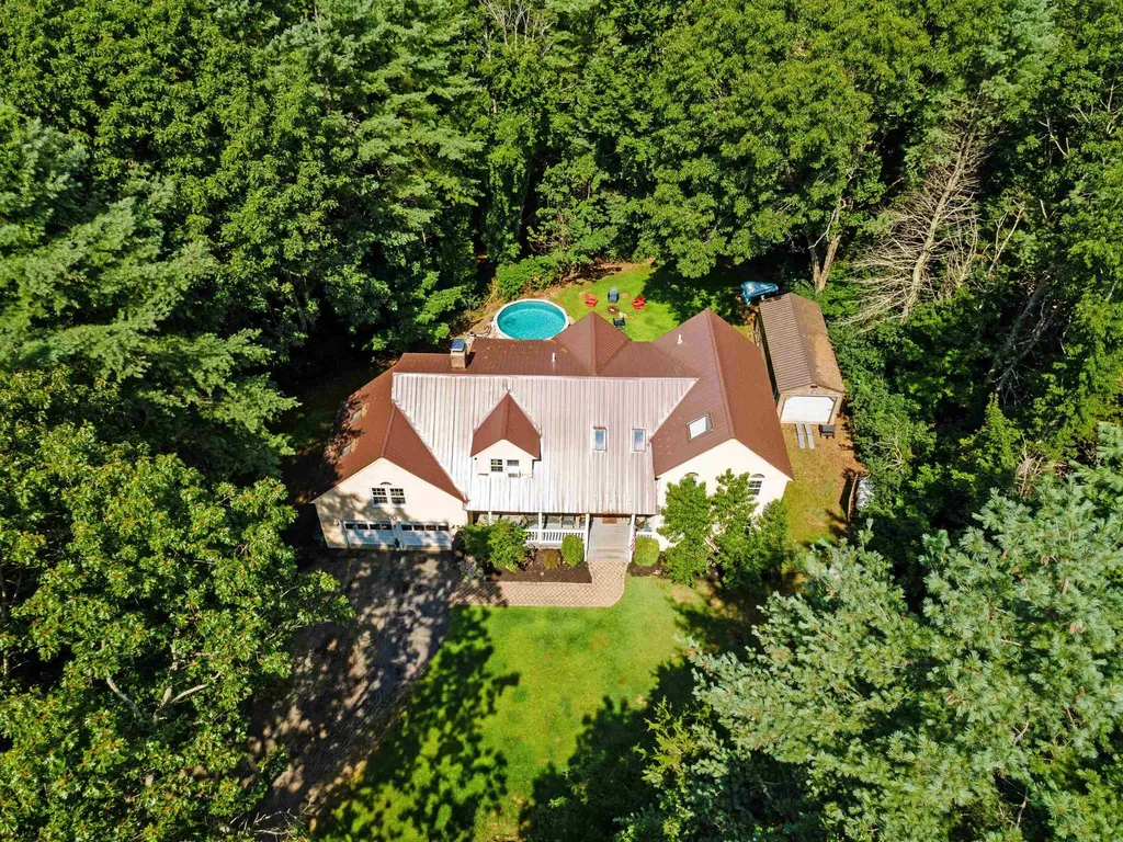 12 Deer Run Road North Hampton NH 03862