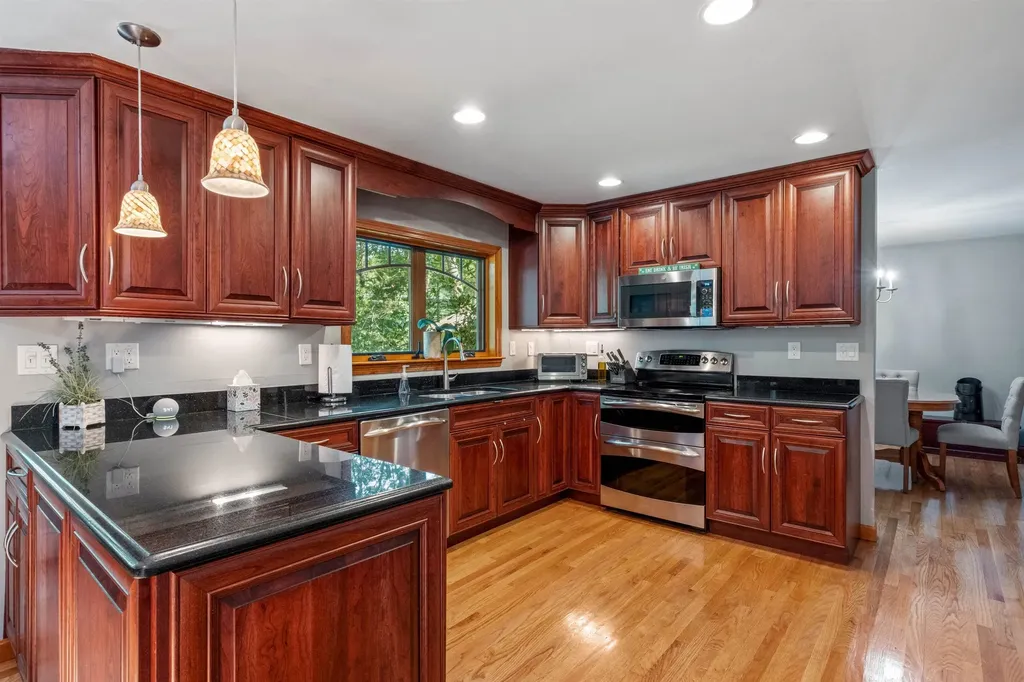 12 Deer Run Road North Hampton NH 03862