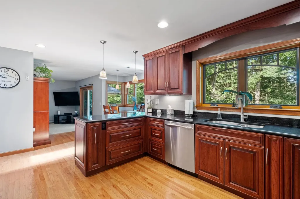 12 Deer Run Road North Hampton NH 03862