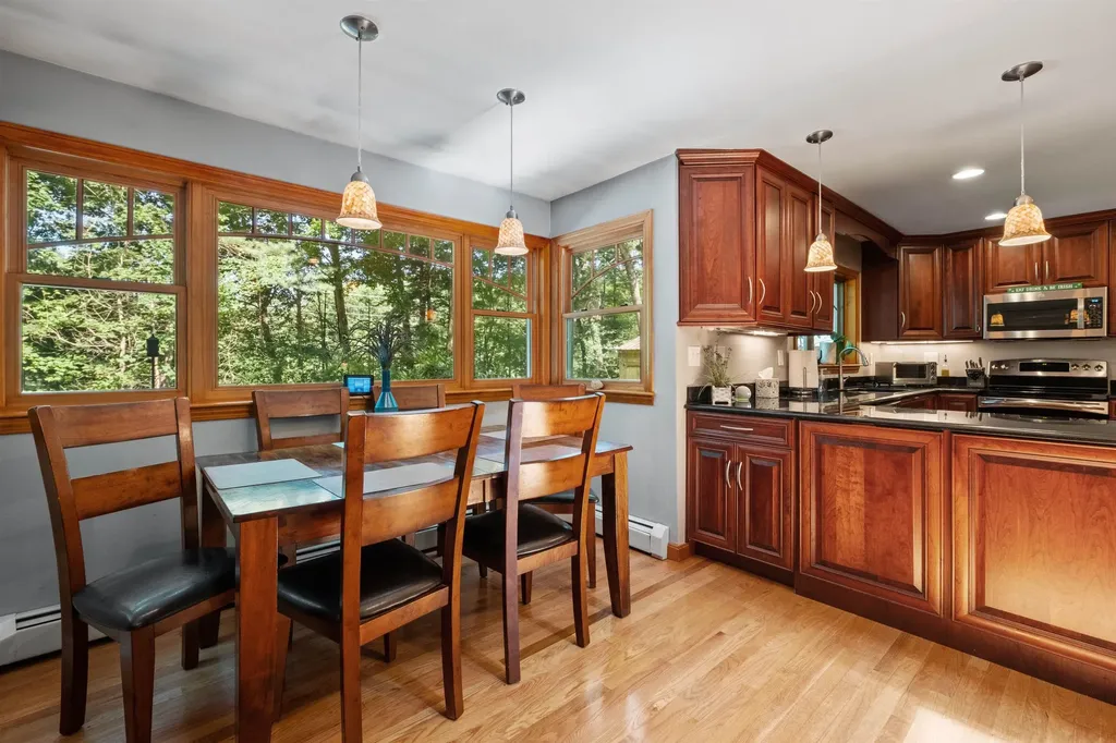 12 Deer Run Road North Hampton NH 03862
