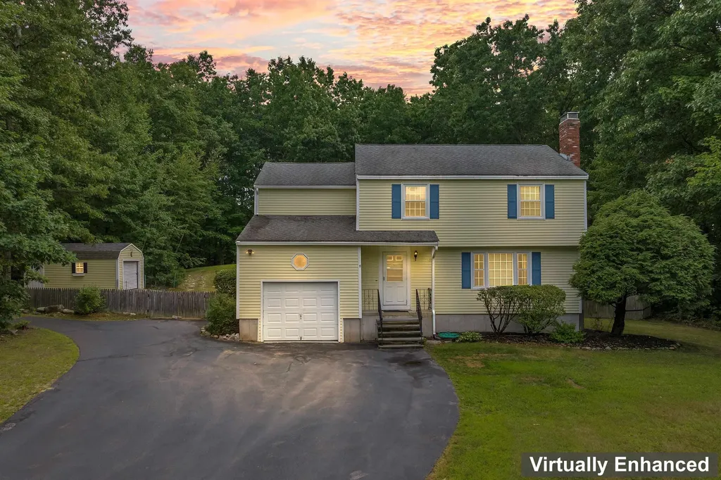 8 Heritage Lane Derry NH 03038