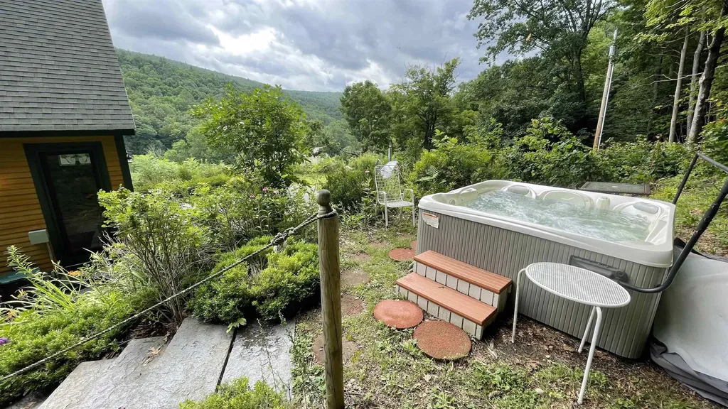 1917 Stowe Mountain Road Halifax VT 05358