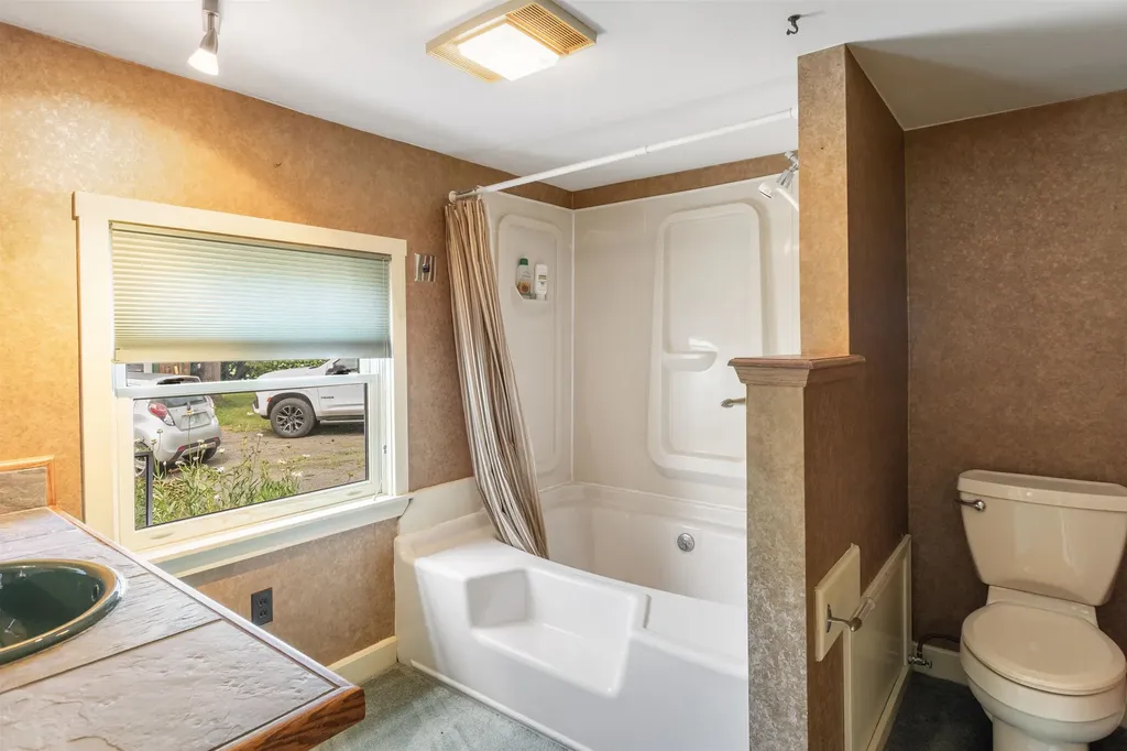 160 Nh Route 26 Colebrook NH 03576