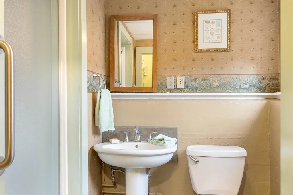 160 Nh Route 26 Colebrook NH 03576