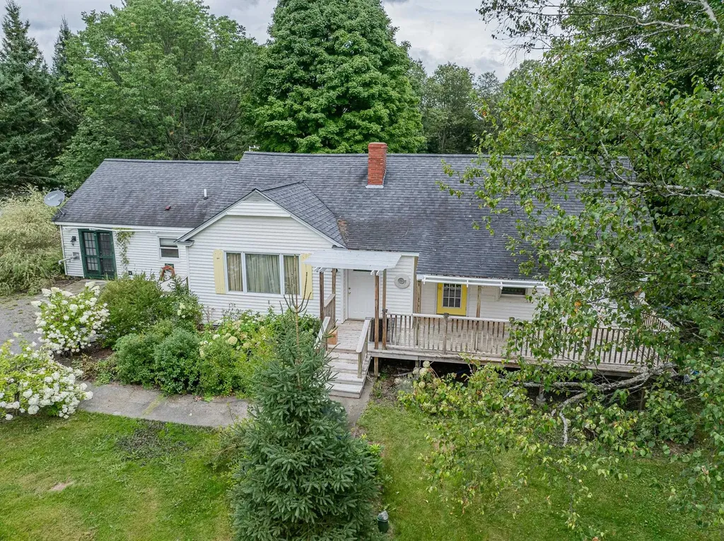 160 Nh Route 26 Colebrook NH 03576