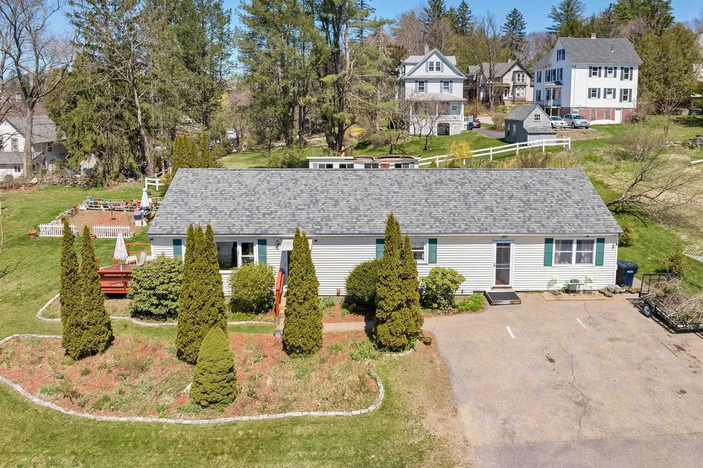 10 Cofran Avenue Northfield NH 03276