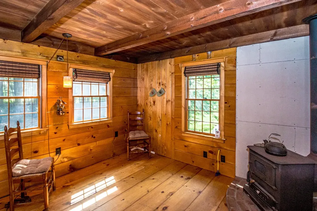 12 Rockwood Avenue Jefferson NH 03583