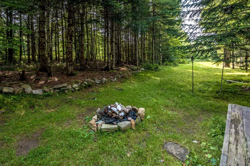 12 Rockwood Avenue Jefferson NH 03583