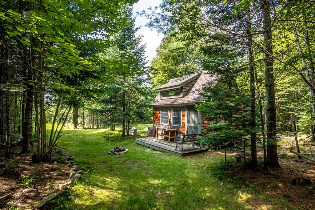 12 Rockwood Avenue Jefferson NH 03583