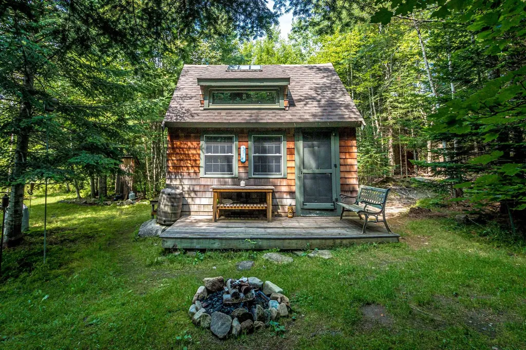 12 Rockwood Avenue Jefferson NH 03583