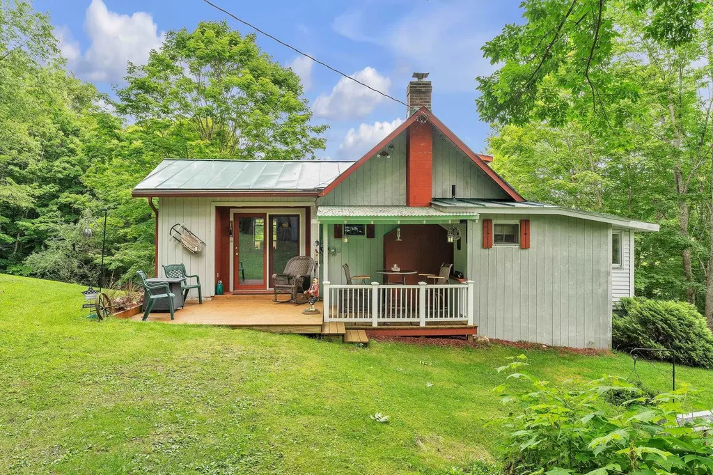 4208 Maplewood Road Corinth VT 05039