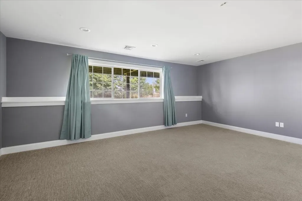 78 Sommerfield Avenue South Burlington VT 05403