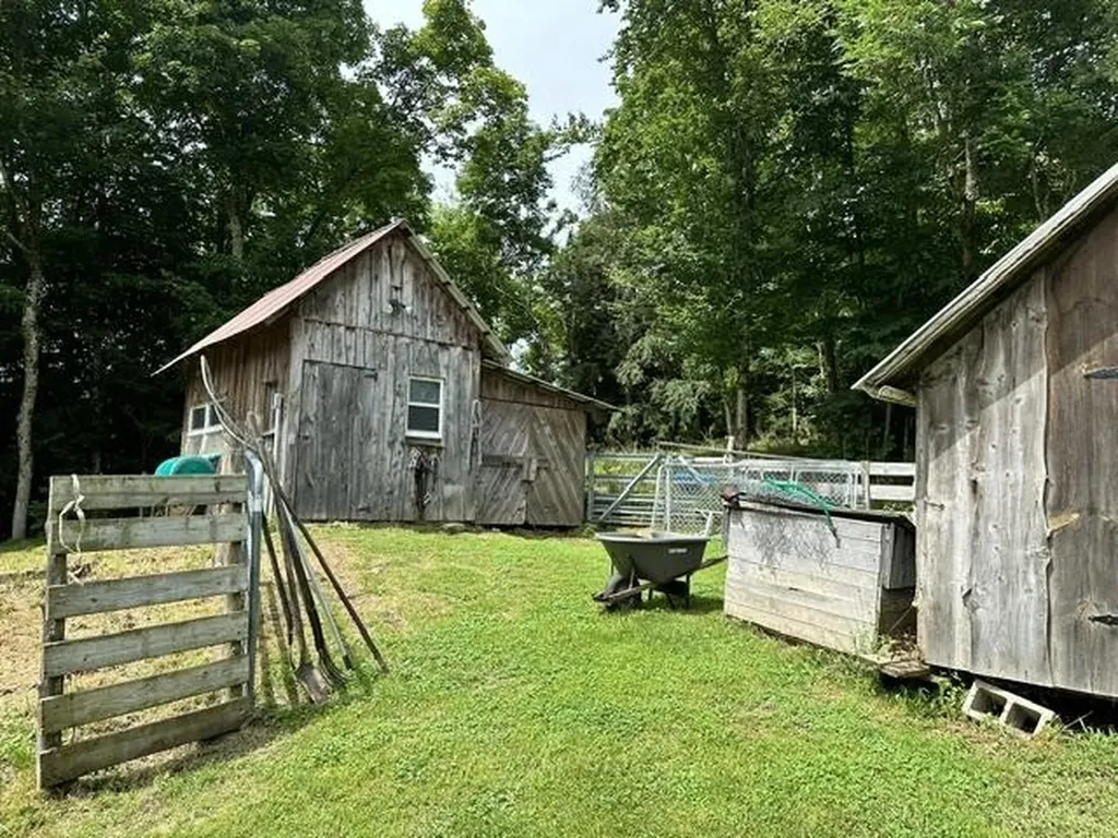 1595 Centerville Road Hyde Park VT 05655