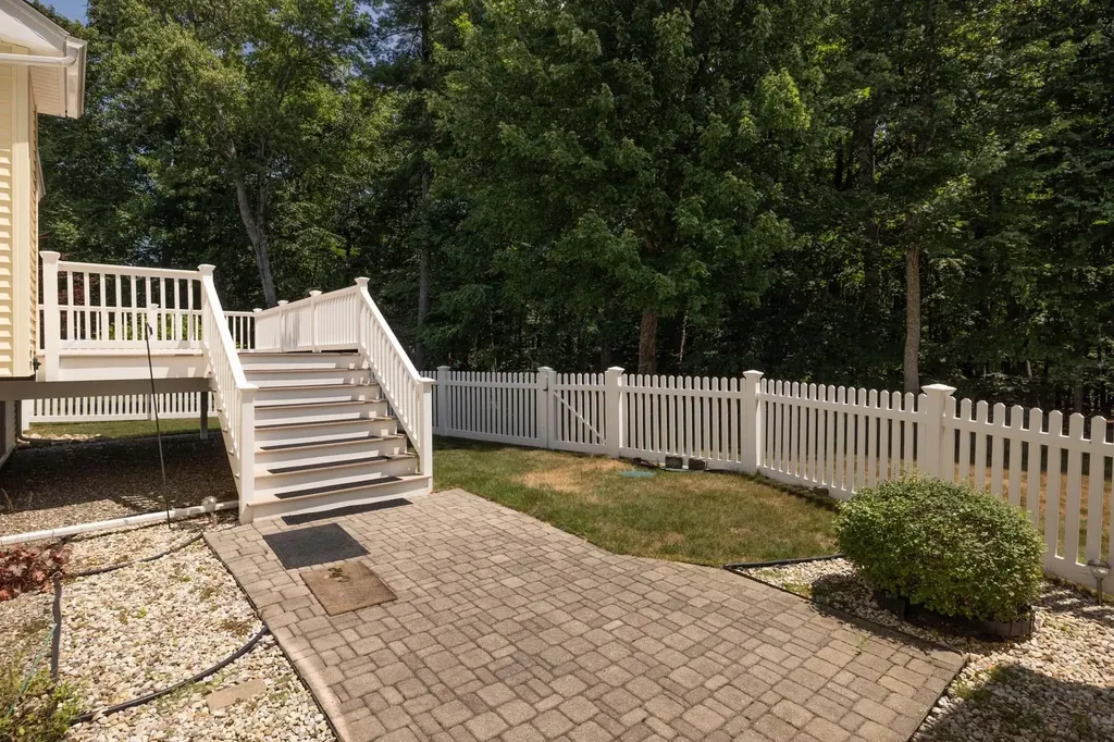 20 Cornerstone Road East Kingston NH 03827