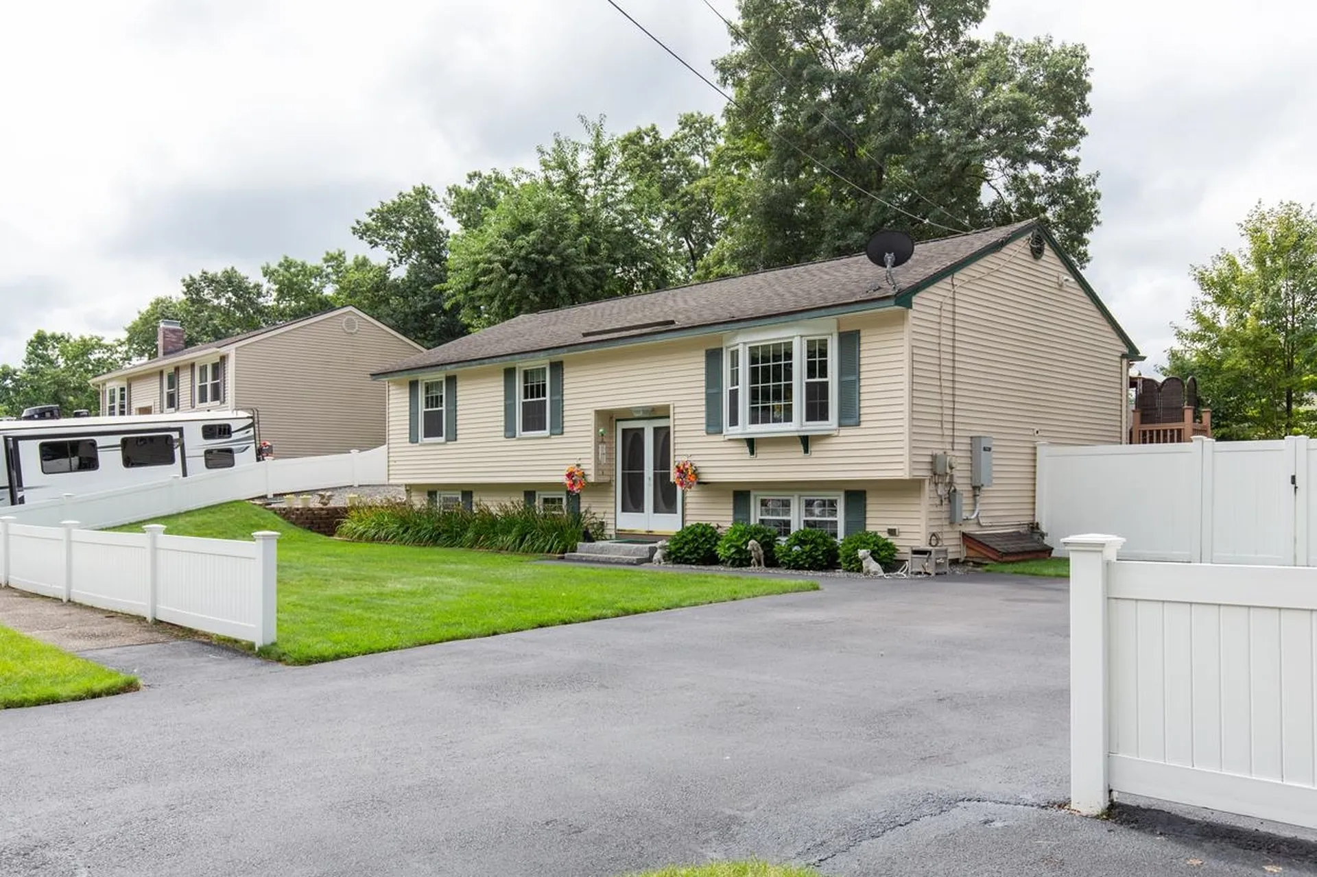 12 Ronnie Drive Nashua NH 03062