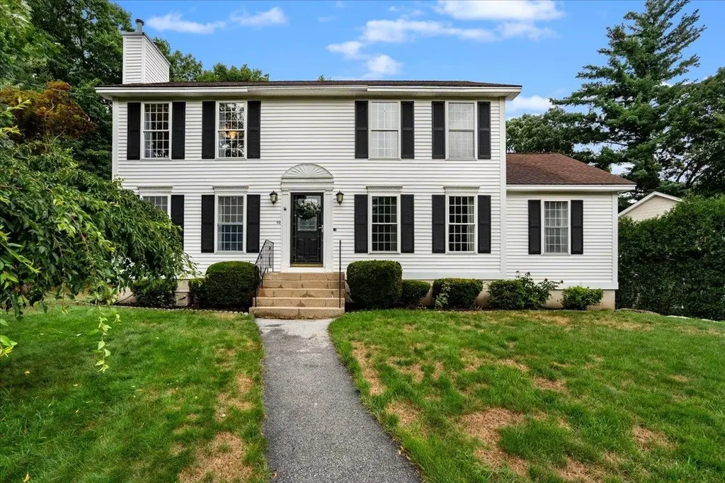19 Rosewood Lane Manchester NH 03103