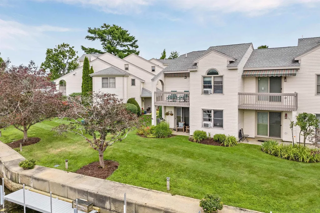 76 Railroad Avenue Wolfeboro NH 03894