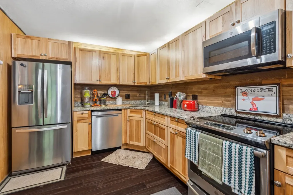 37 Gateway Court Mendon VT 05701